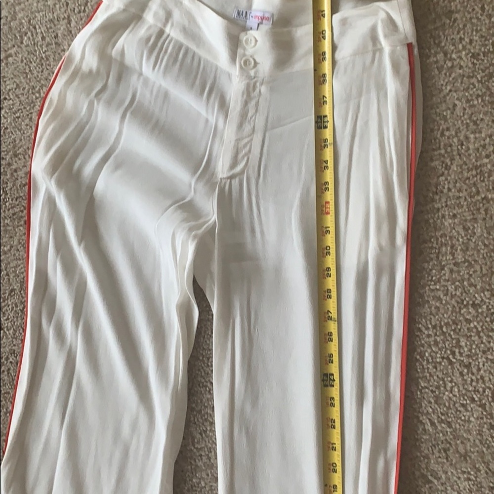 White/Ivory with orange/red trim size 6 - Picture 15 of 16